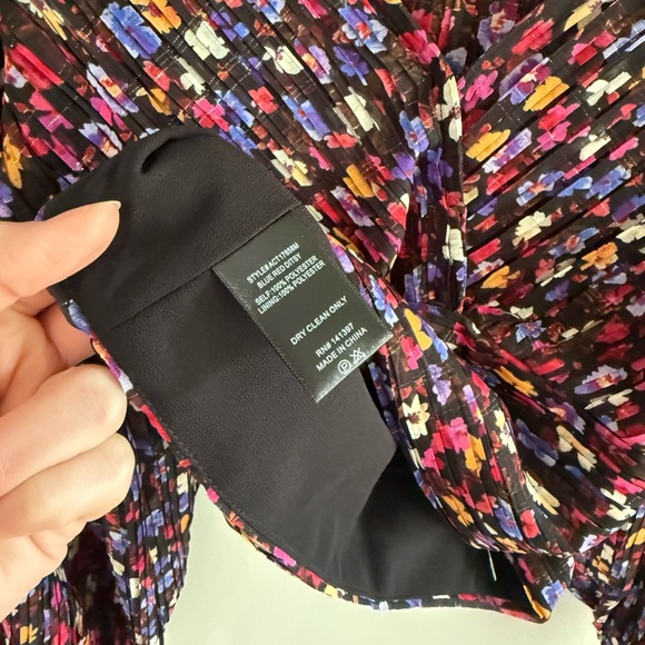 ASTR The Label Pernilla Pleated Long Sleeve Blouse - Black/Pink Ditsy - Medium - Picture 14 of 14